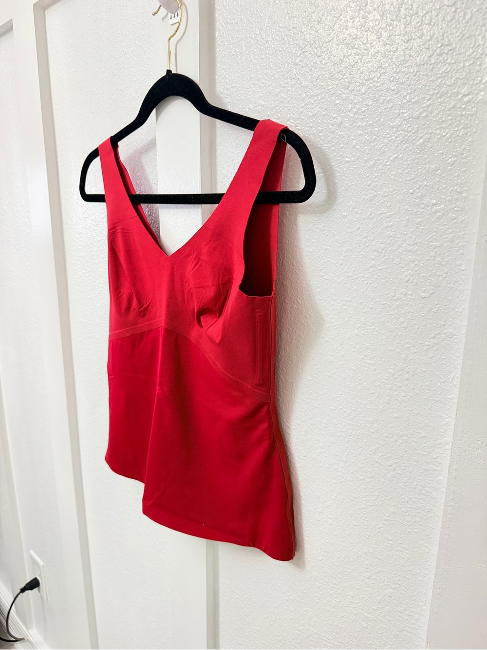 Honeylove Red Sculpting Camisole with Support - Picture 7 of 12